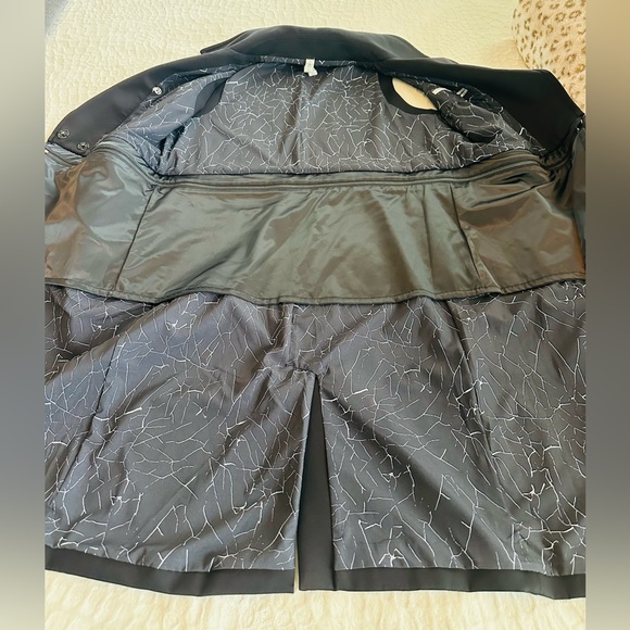 Lululemon Athletic Women’s 3 in 1 Black Quickchange Sleeveless Convertible Vest - Picture 8 of 17